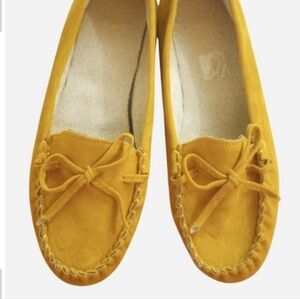 Elegant Mustard Moccasins With Bows for Women Size 8